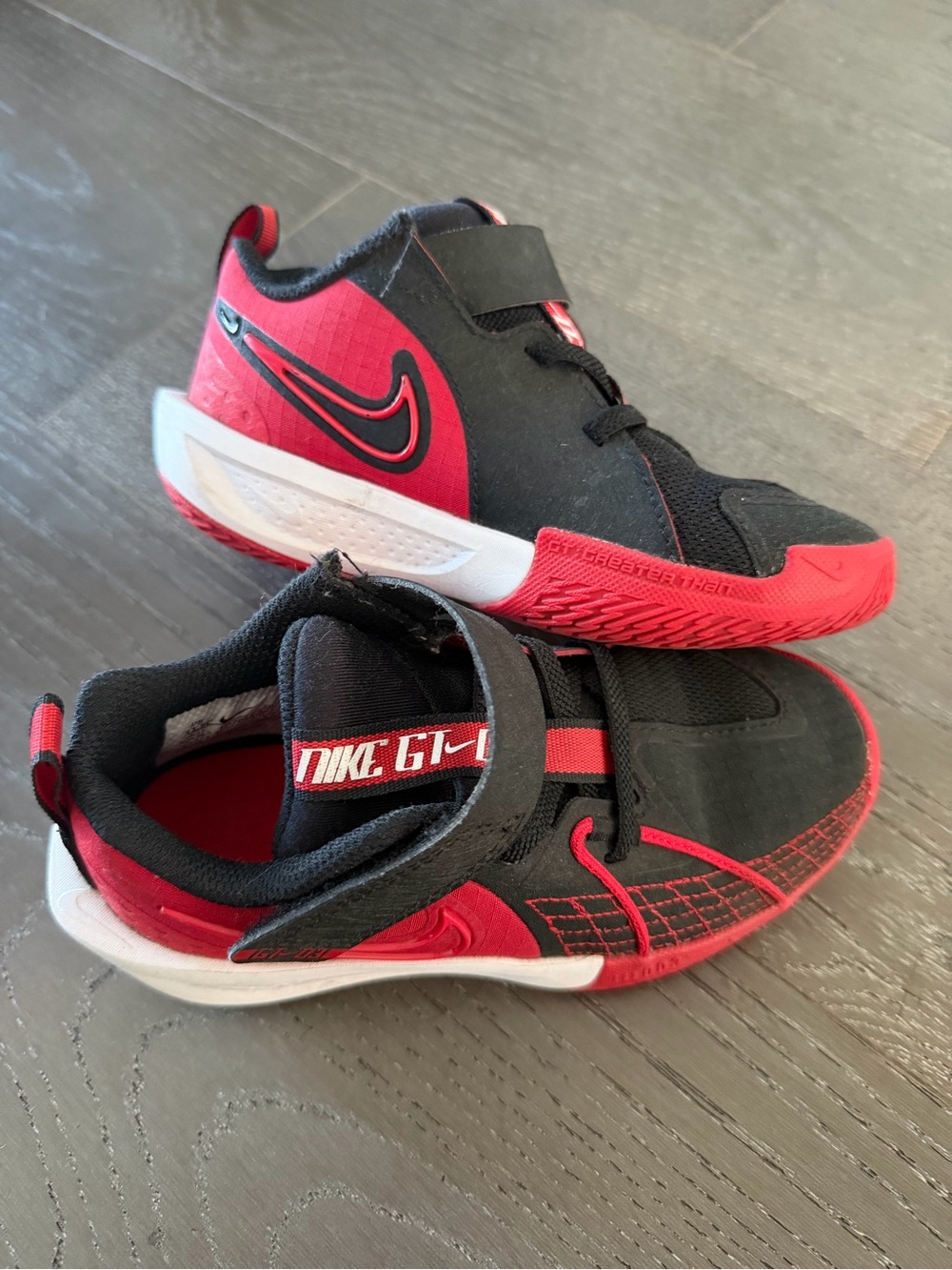 Nike Kids Black and Red Low-Top Sneakers - Picture 2 of 3